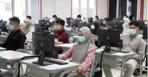 foto-peserta-utbk-sbmptn-melakukan-ujian